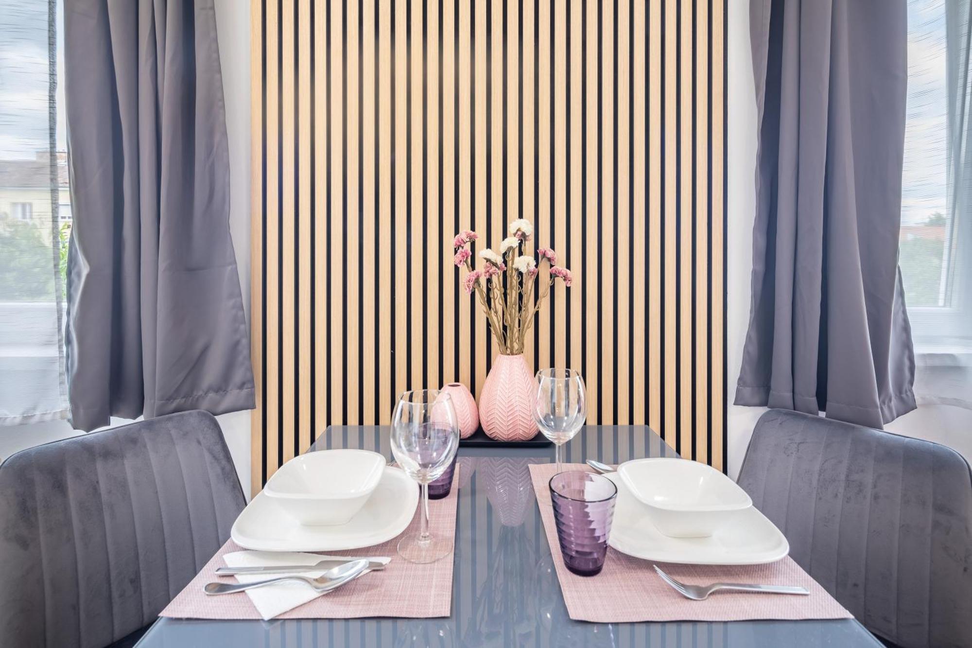 Appartamento Cozy At Residential Area - Free Street Parking *